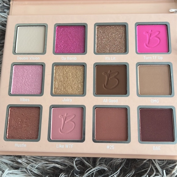 Beauty Creations Eyeshadow Palette - Picture 2 of 5